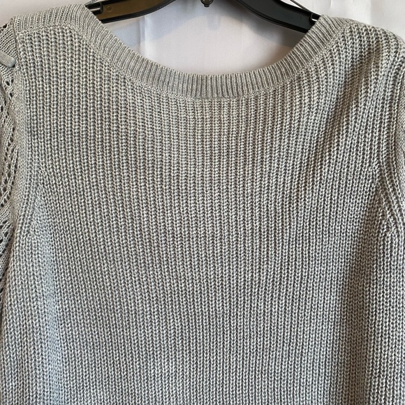 Sweater size large - Picture 3 of 5